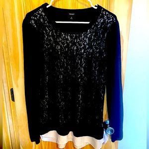 Women’s Vera Wang Sweater.